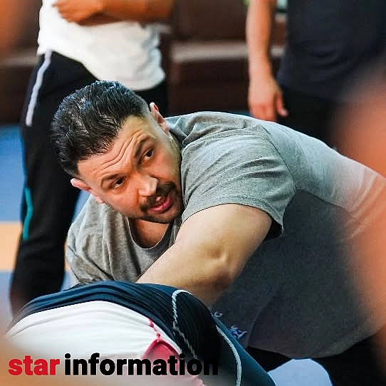 پیج اینستاگرام کمیل قاسمی